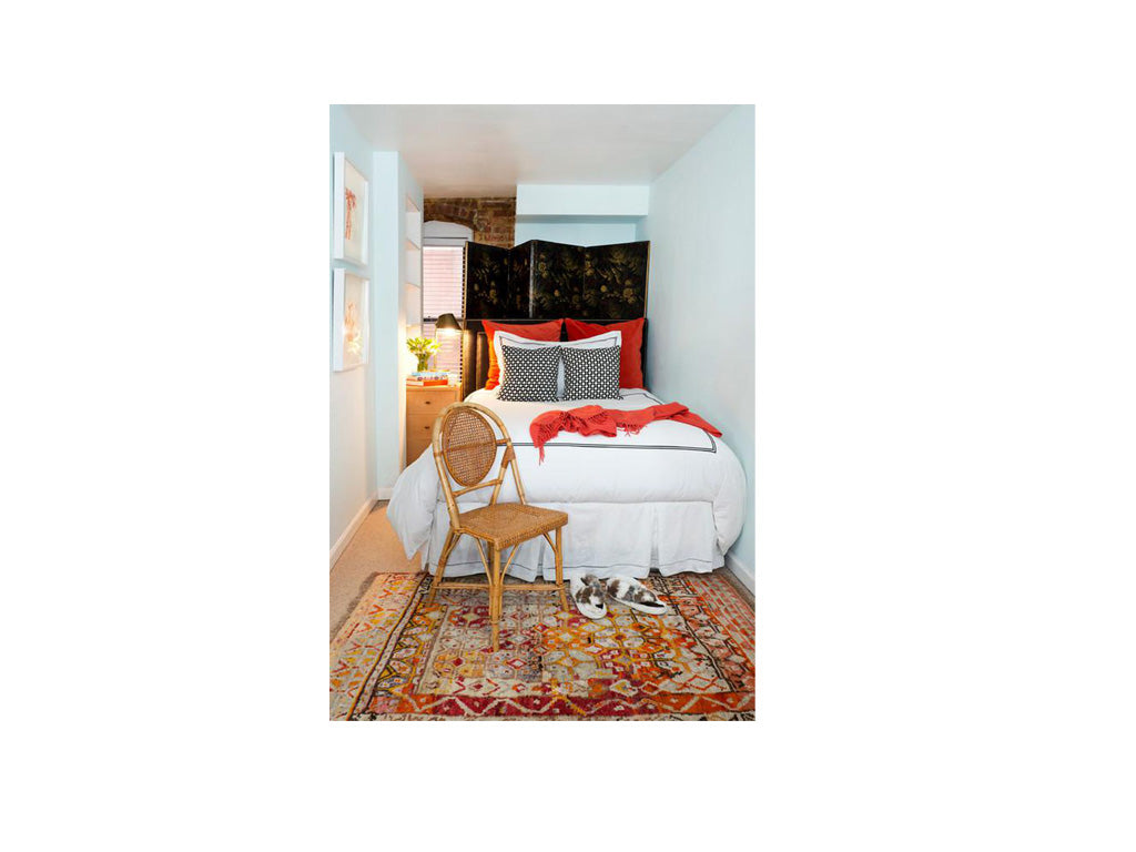 They are a few tricks you can use to make your room look bigger even when you think you don't have enough space.