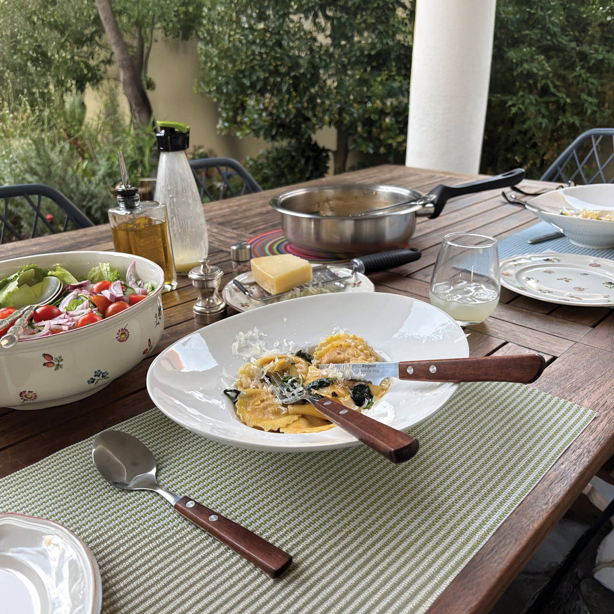 Regent Kitchen Table Spoons With Wooden Handles 4 Piece, 205mm 21202