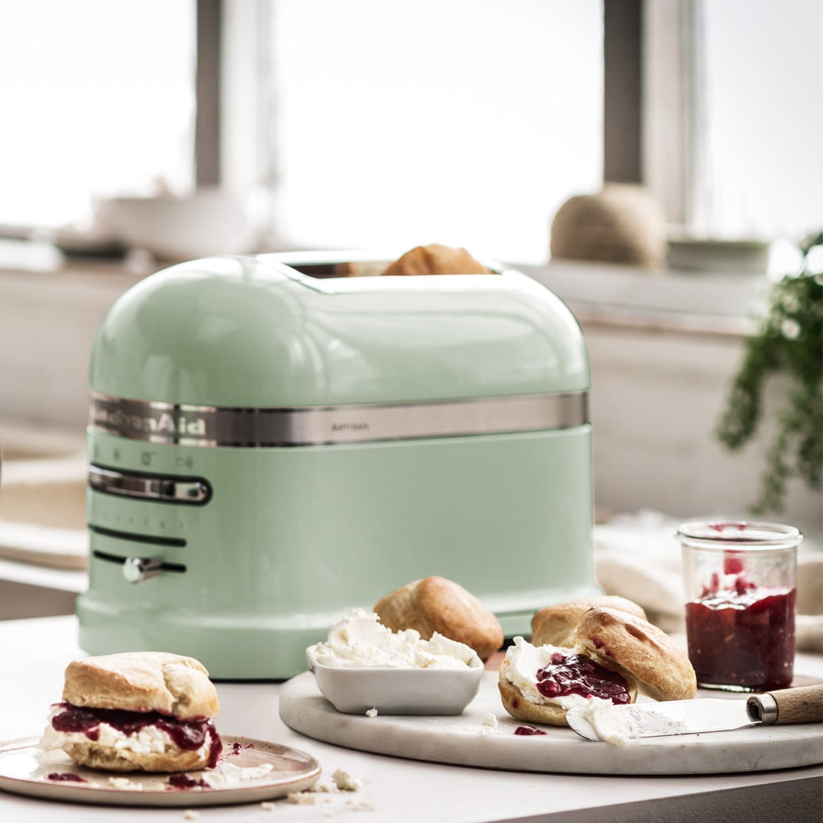 KitchenAid TOASTER KitchenAid Artisan 1250W 2 Slice Automatic Toaster Pistachio 5KMT2204EPT (2061764624473)