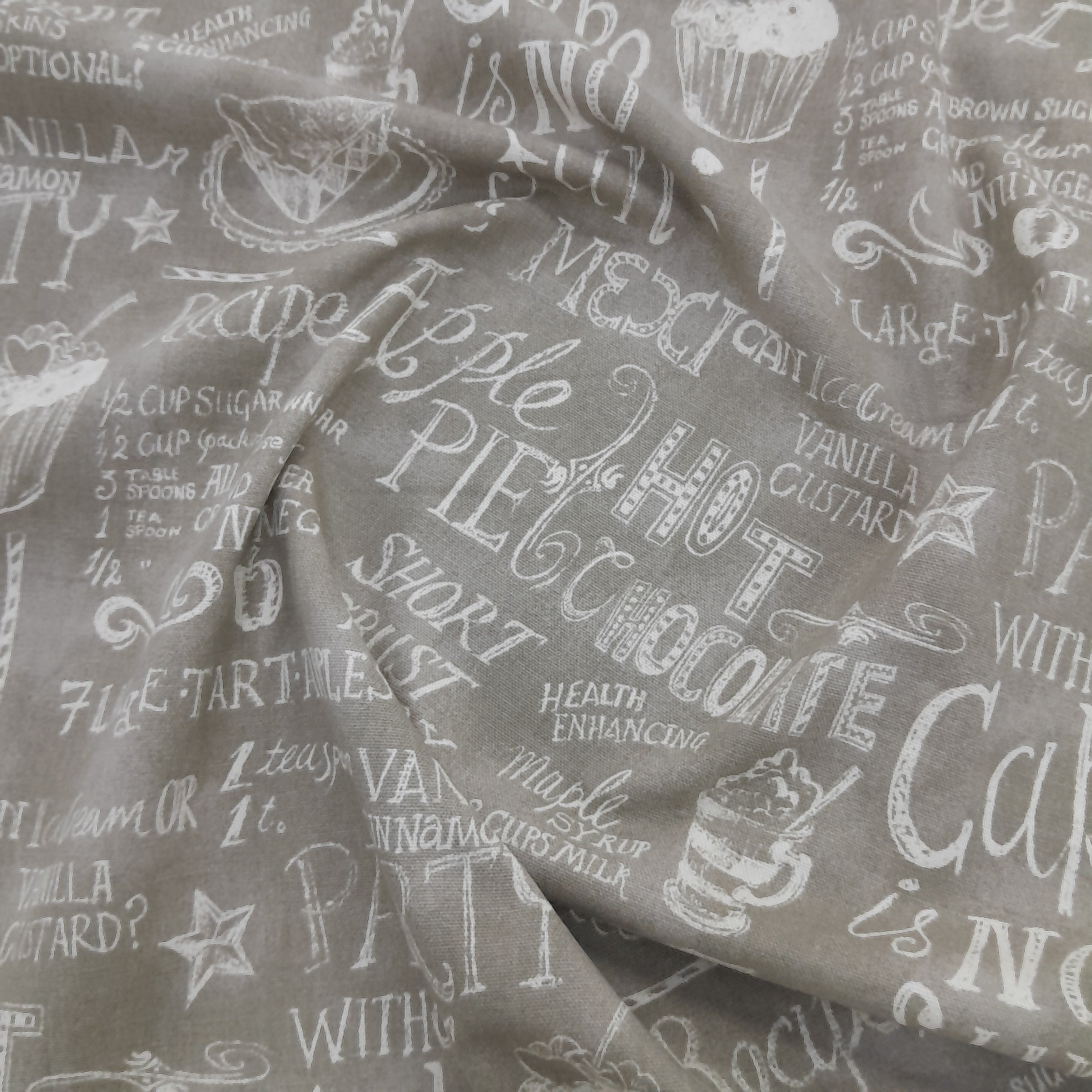 Printed Cotton Fabric Easy as Pie 140 cm
