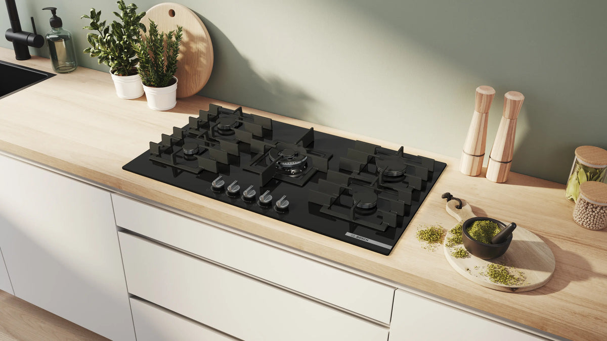 Bosch 90cm Series 6 Gas on Glass Hob – Black PPQ9B6I40M.