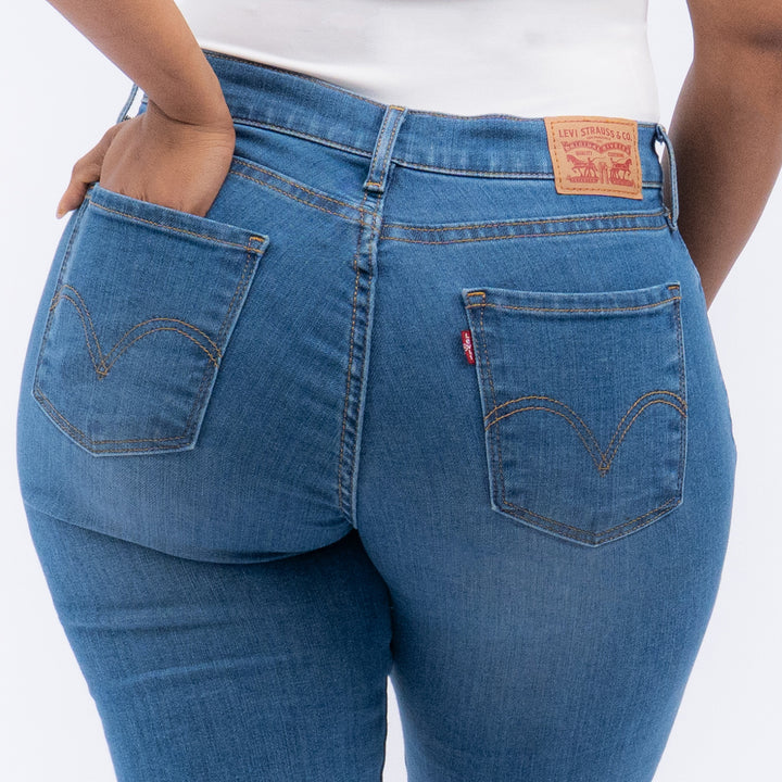 Levi's Women'S Curvy Straight - Med Indigo - Worn In