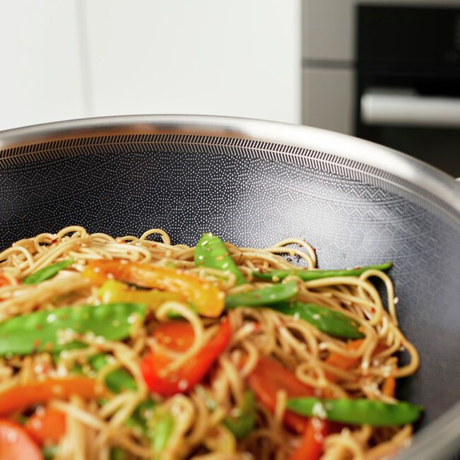 Zwilling Peak Stainless Steel Ceramic Non-Stick Coating Wok With Lid 30cm ZW-1034499.