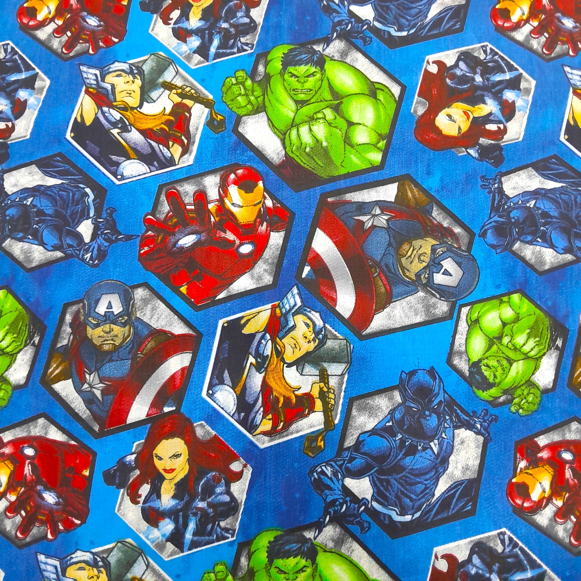 100% Printed Cotton Sheeting Fabric Avangers 240 cm (8042859724889)