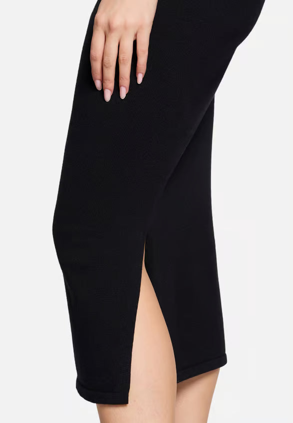 Betty Barclay Ladies Knitted Skirt With Side Slits-Black 9500/2907