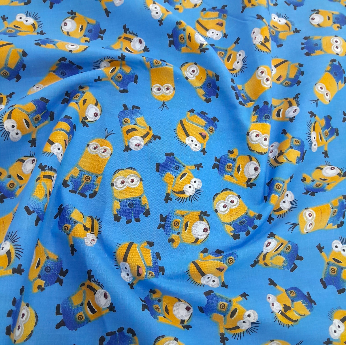 100% Printed Cotton Sheeting Fabric Minions 240 cm (8042861199449)