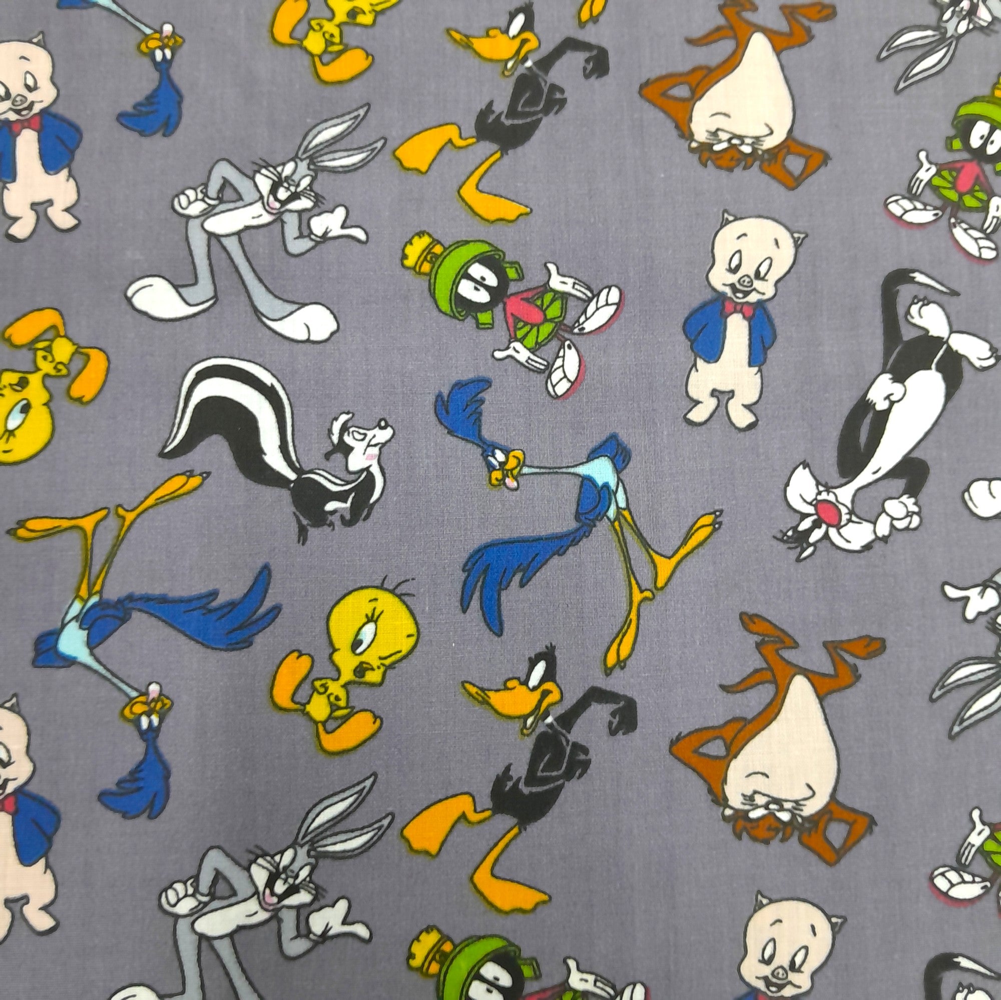 100% Printed Cotton Sheeting Fabric Looney Toons 240 cm (8043789975641)