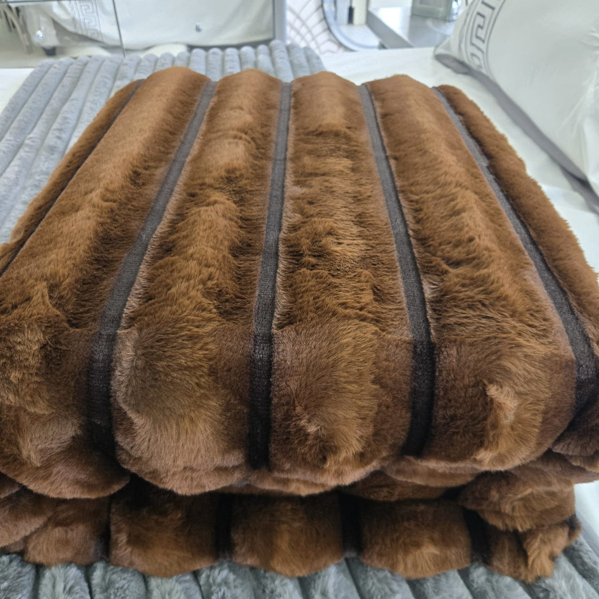 Cotton Co Alaska Faux fux Throw  220X240cm Dark Brown AL240C