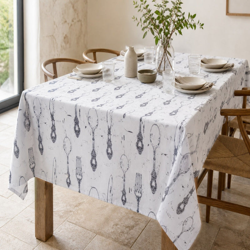 Linen House Table Cloth Placeware White/Black