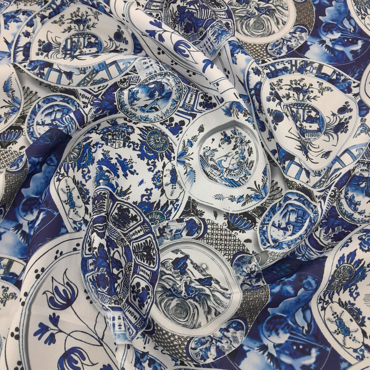 Printed Mini Matt Plates Blue 140 cm.