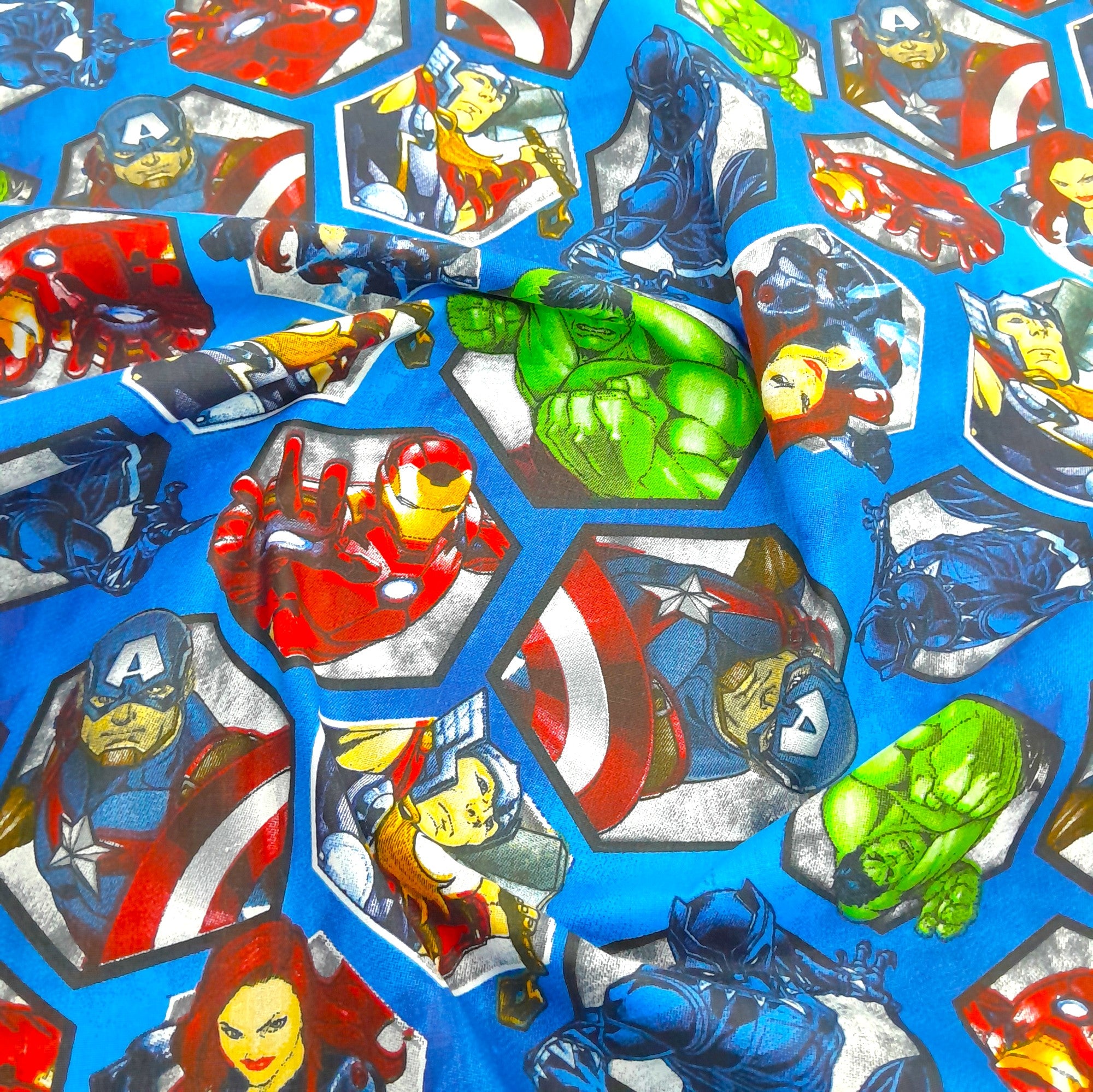 100% Printed Cotton Sheeting Fabric Avangers 240 cm (8042859724889)