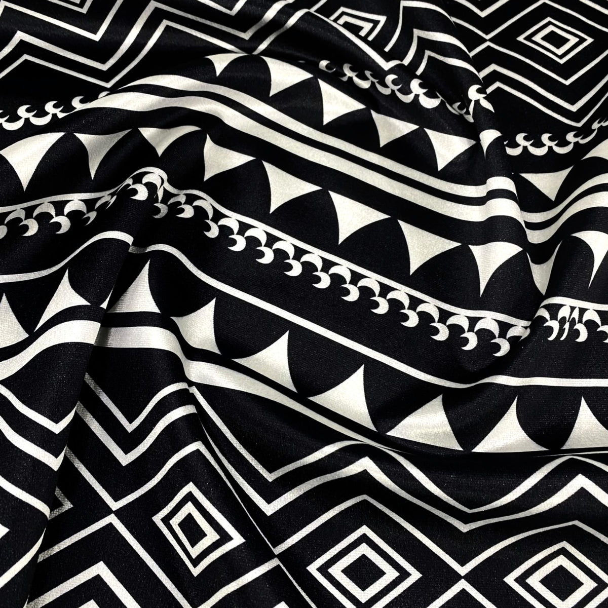Piano Velvet Upholstery Fabric African Print Black/White 140 cm