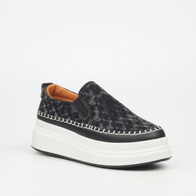 Butterflyfeet Size 3 Butterflyfeet Ladies Tekkies (7522565128281)