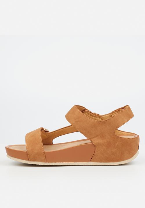 Butterfly Feet Sandals Butterfly Feet Delia 11 Slingback Tan