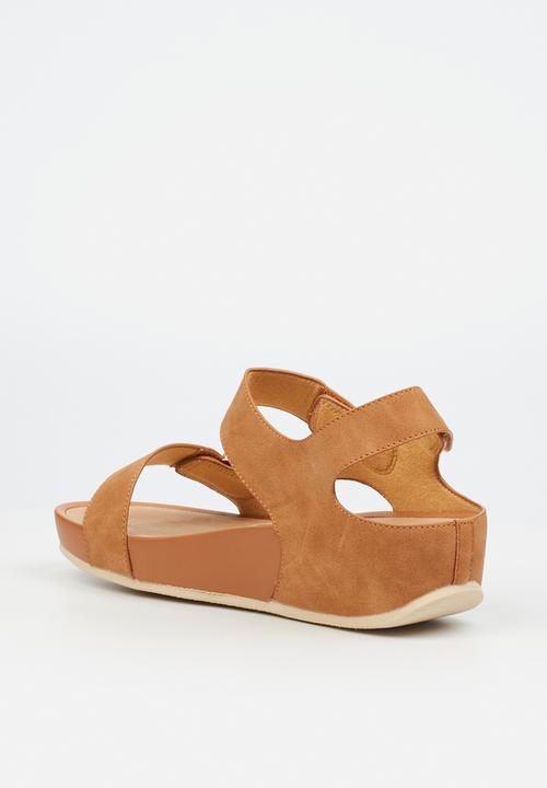 Butterfly Feet Sandals Butterfly Feet Delia 11 Slingback Tan