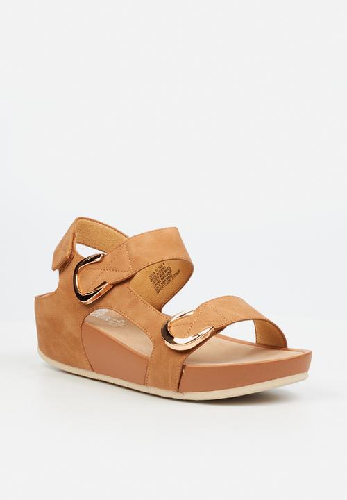 Butterfly Feet Sandals Butterfly Feet Delia 11 Slingback Tan