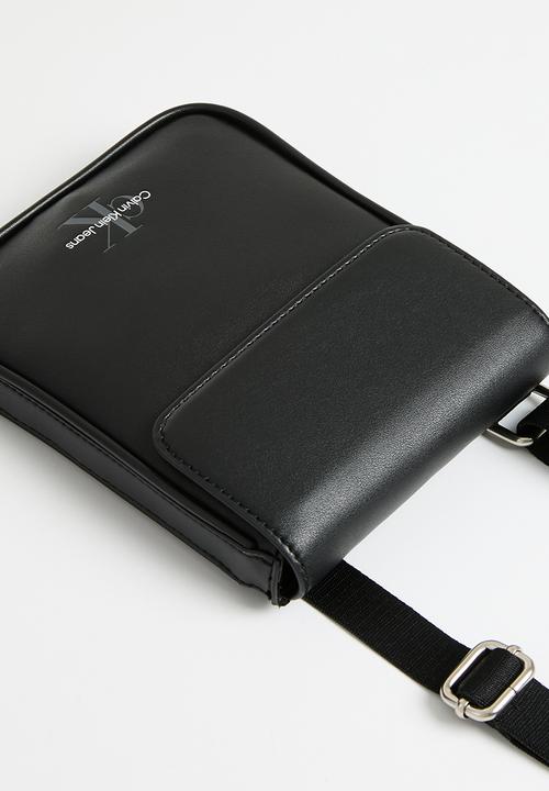 Calvin Klein Crossbody Bag Calvin Klein Monogram Soft Phone Cb W/Gusset - Black