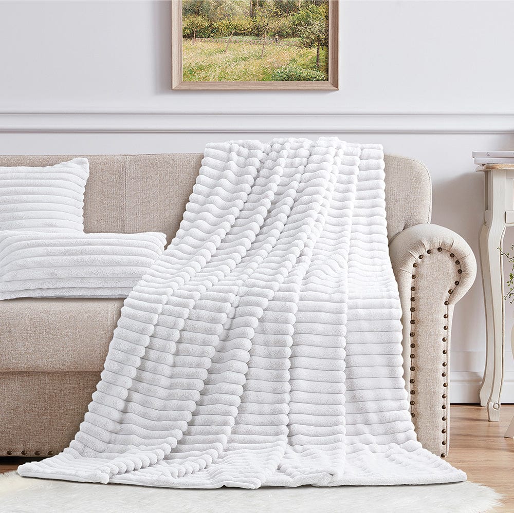 Cotton Co Fur Throw 120x180cm Cotton Co Milan Faux fux Throw 120 x 180cm White (7811192389721)