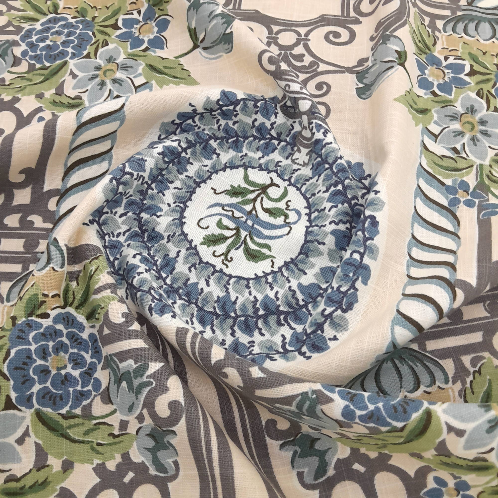 Printed Cotton Fabric Crest and Crown 140 cm