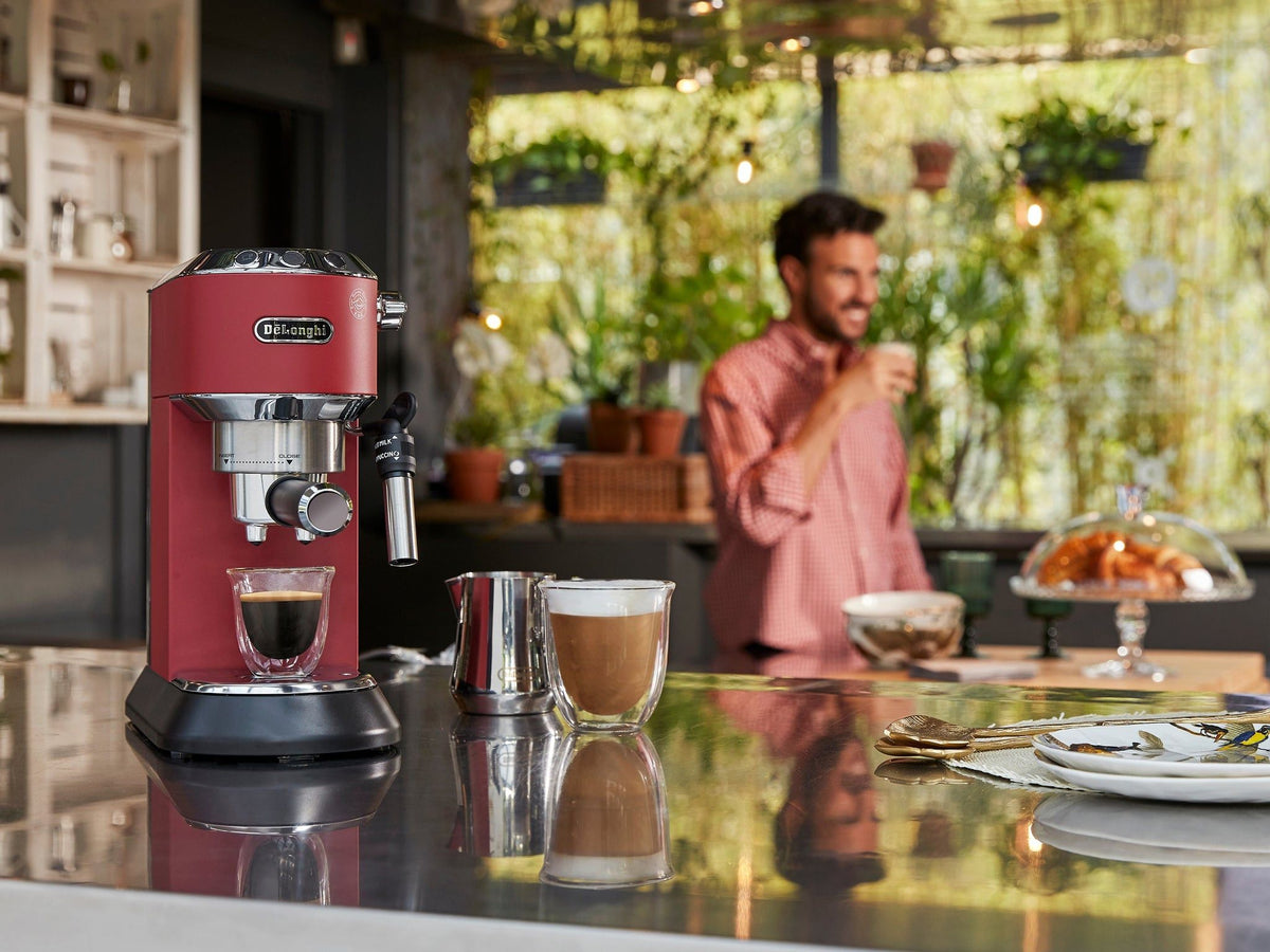 Delonghi COFFEE MACHINE Delonghi Dedica Style Matt Pump Espresso Maker Red EC685.R