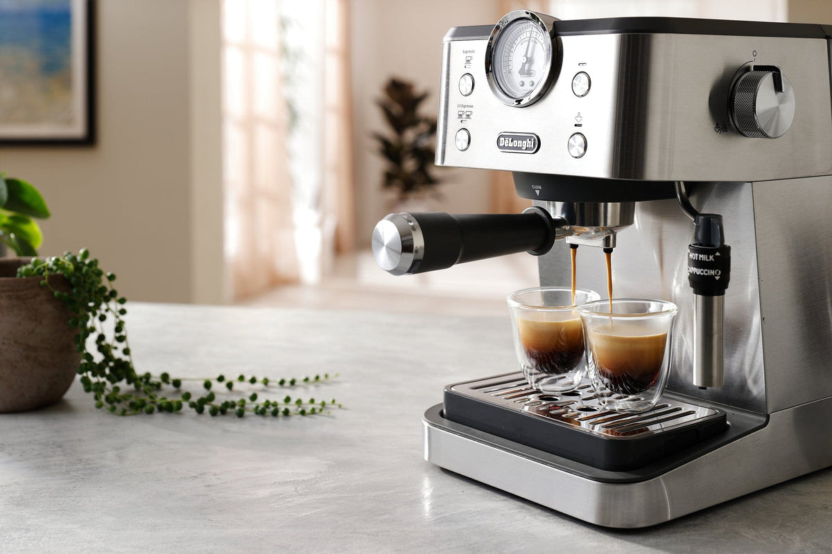 Delonghi COFFEE MACHINE Delonghi Linea Classic Manual Pump Espresso Coffee Machine EM450.M