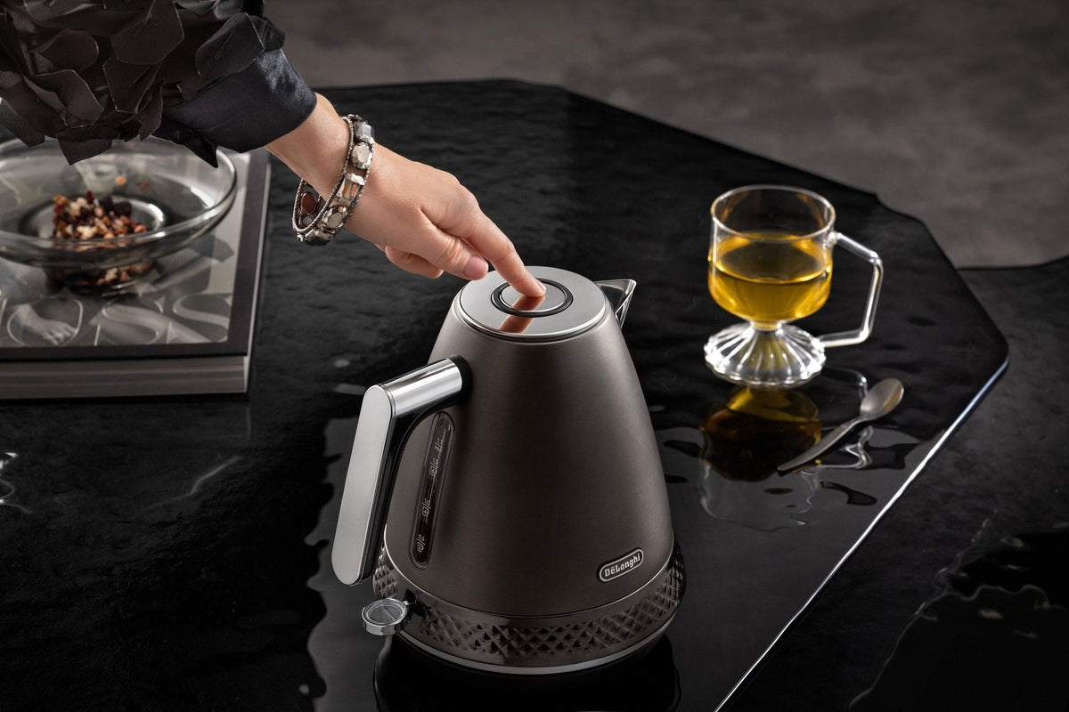 Delonghi Diadema Cordless Kettle 1,7L Black KBV3001.BK.
