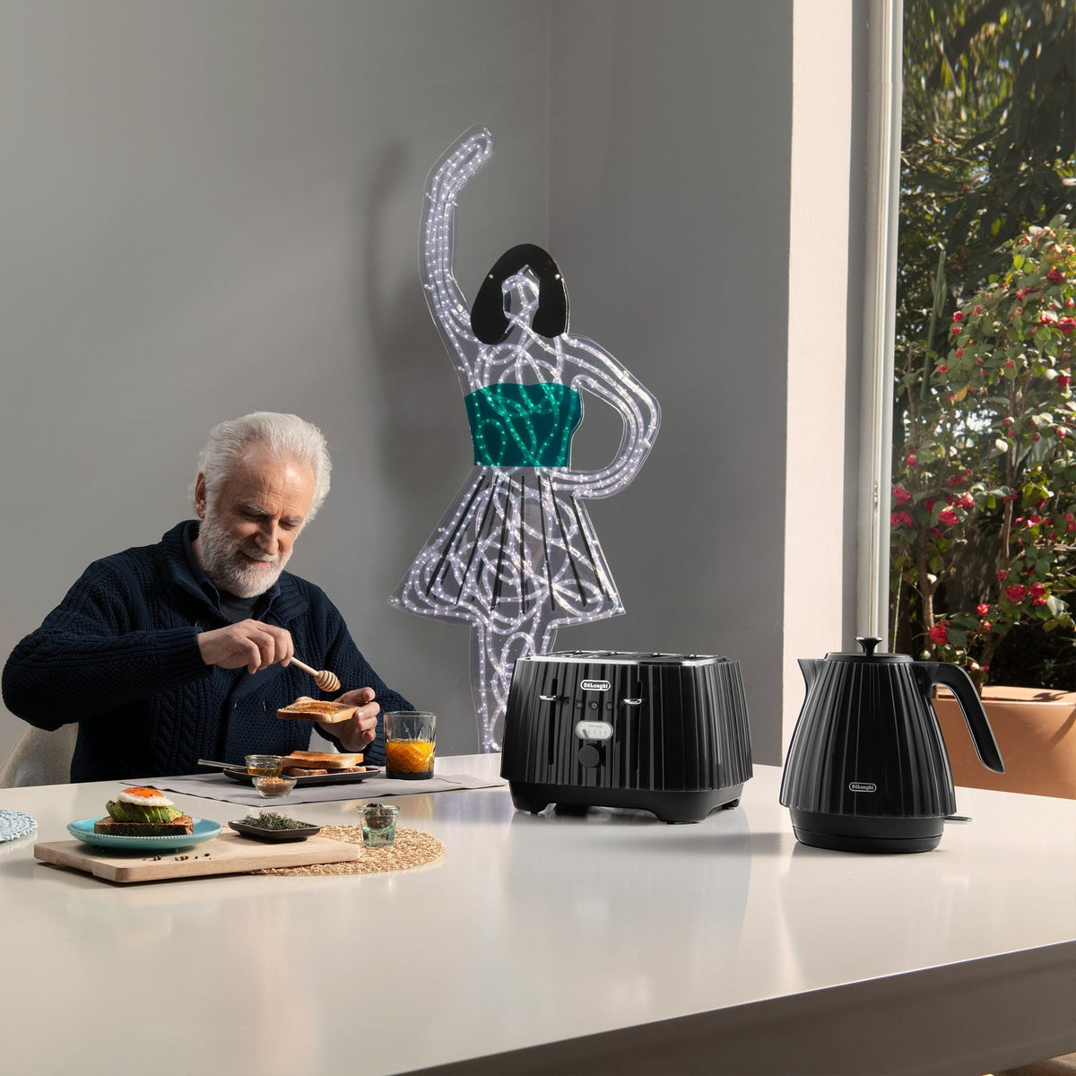 Delonghi KETTLE Delonghi Ballerina Cordless Kettle Furnace Black 1,7L KBD3001.BK (7400469561433)