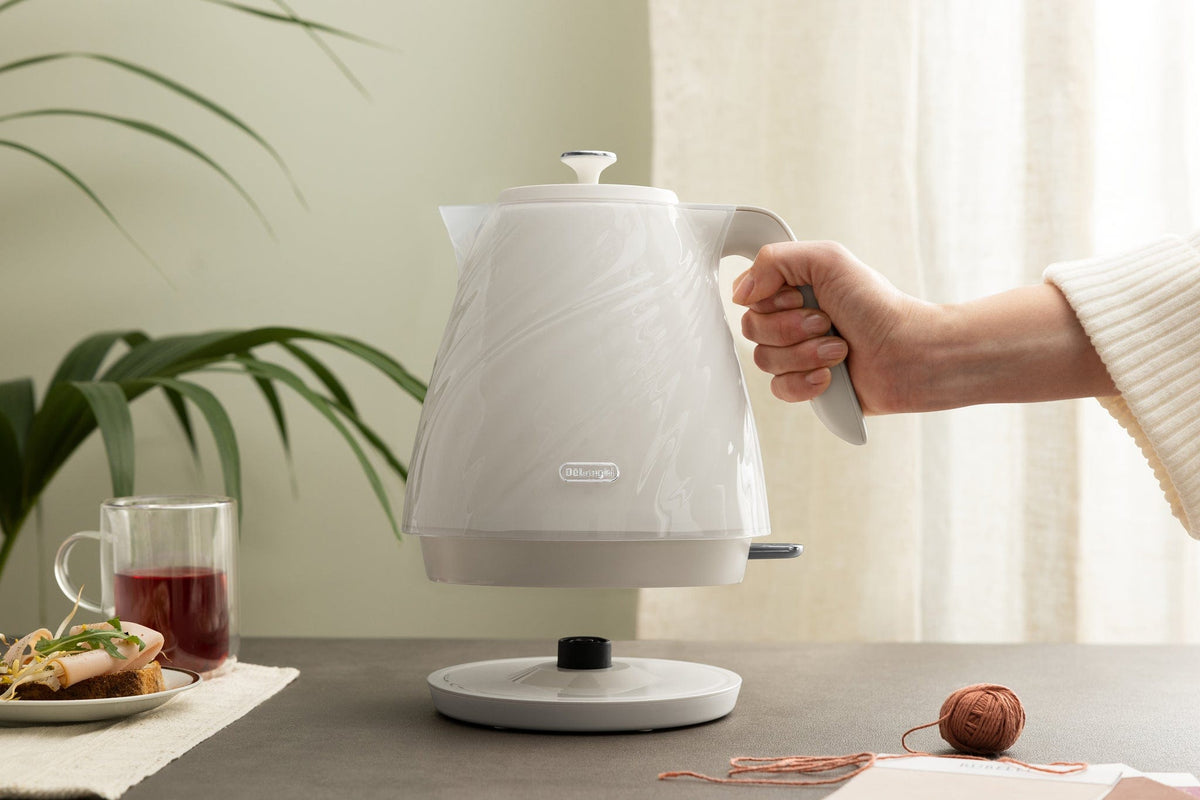 Delonghi KETTLE Delonghi Ballerina Seta Electric Kettle Silk Beige KBDS3001.CR