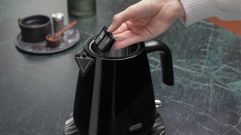 Delonghi KETTLE Delonghi Eclettica Kettle Bold Black KBY2001.BK (7812546265177)