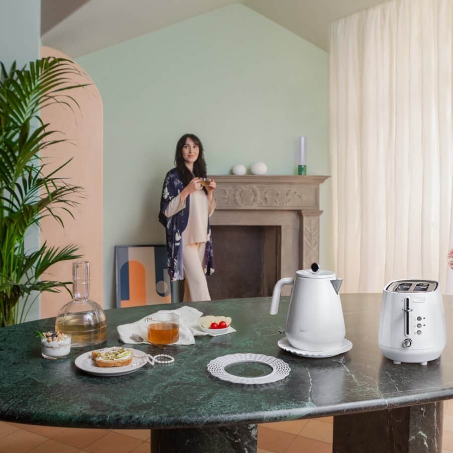 Delonghi KETTLE Delonghi Eclettica Kettle Whimsical White KBY2001.W (7812540891225)