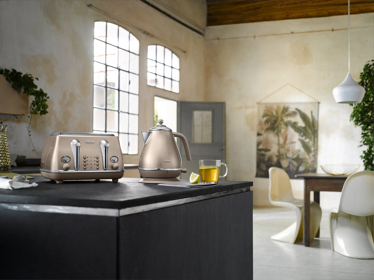 Delonghi KETTLE Delonghi Icona Metallics Electric Kettle Beige KBOT3001.BG