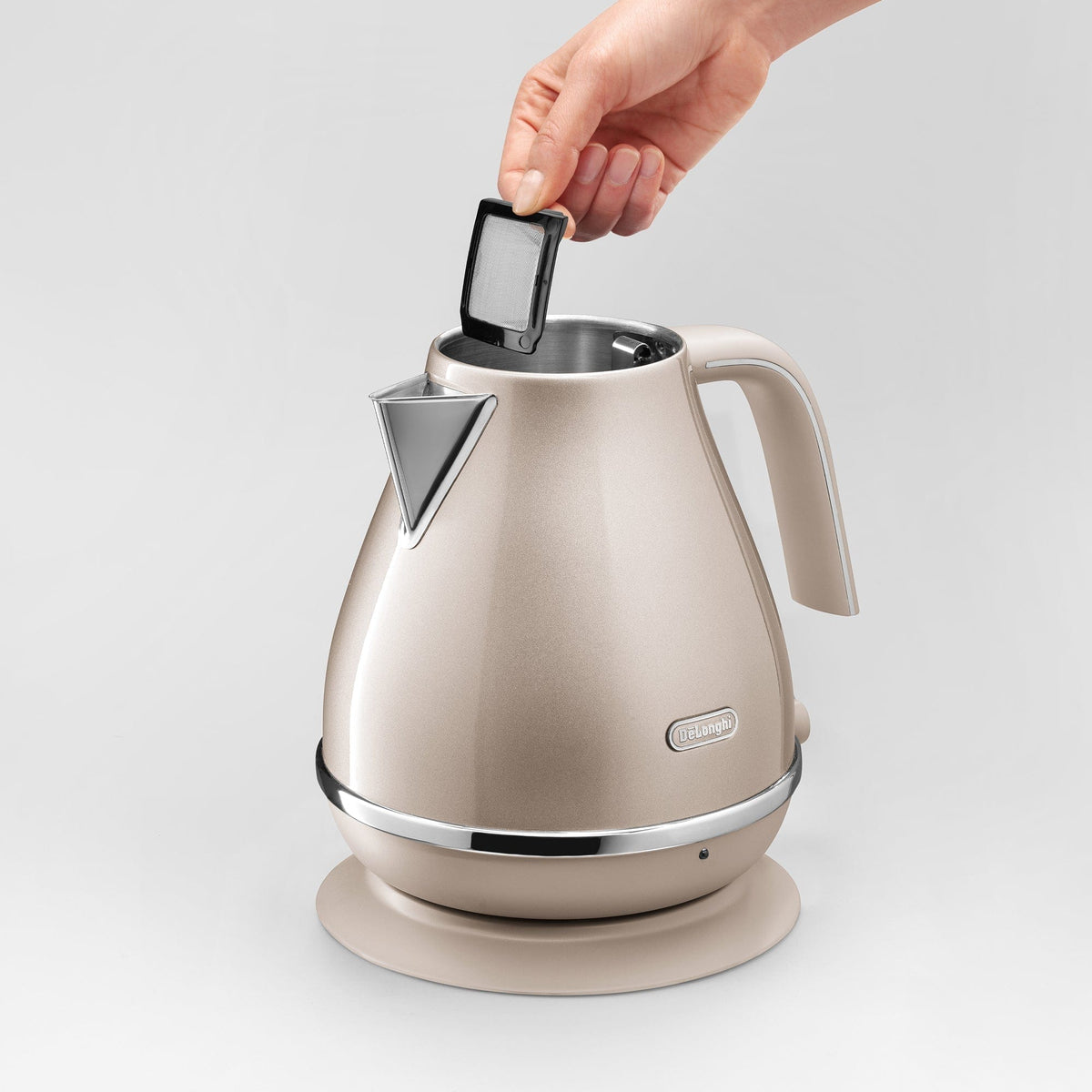 Delonghi KETTLE Delonghi Icona Metallics Electric Kettle Beige KBOT3001.BG