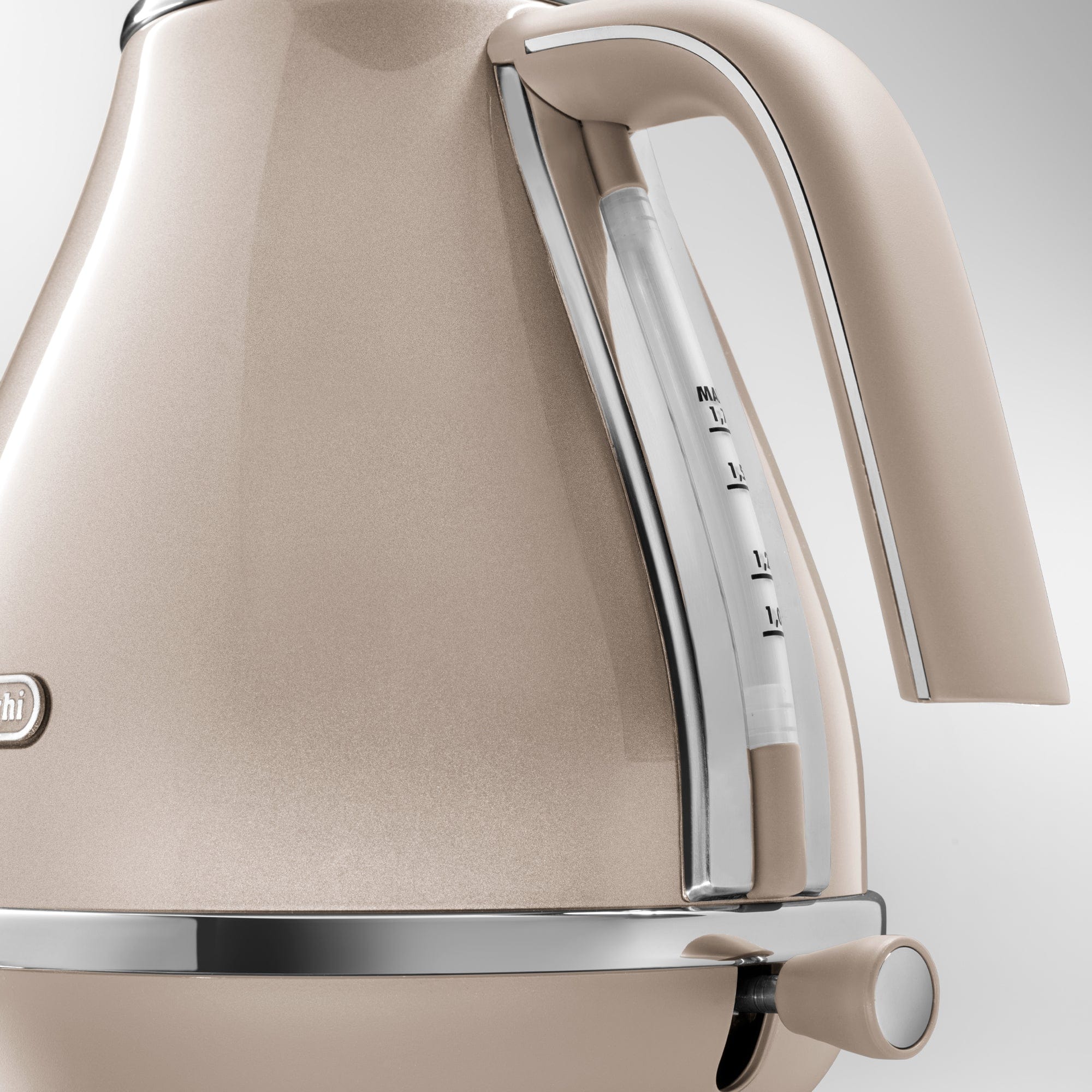 Delonghi KETTLE Delonghi Icona Metallics Electric Kettle Beige KBOT3001.BG