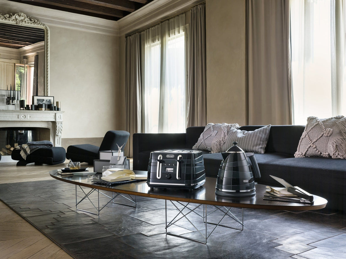 Delonghi TOASTER Delonghi Avvolta Class 4 Slice Toaster Black CTAC4003.BK