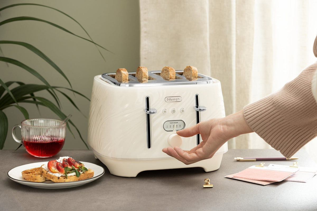 Delonghi TOASTER Delonghi Ballerina Seta 4 Slice Toaster Silk Beige CTDS4003.CR