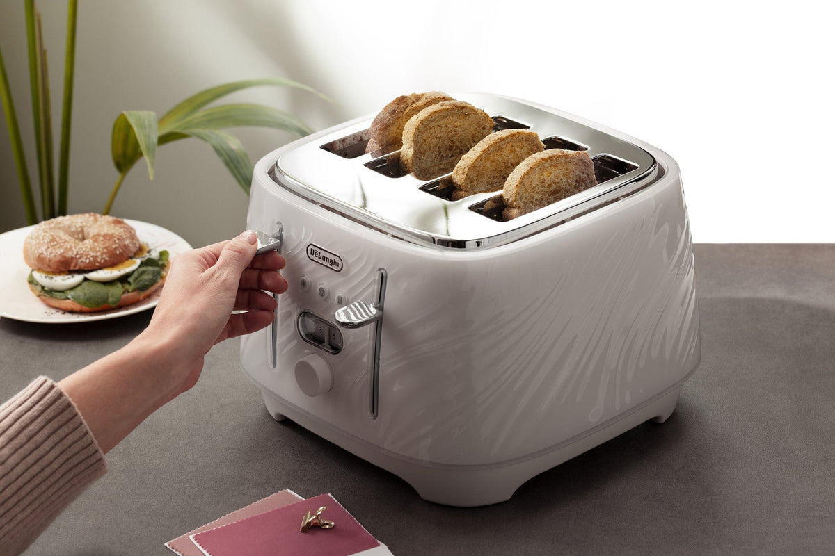 Delonghi TOASTER Delonghi Ballerina Seta 4 Slice Toaster Silk Beige CTDS4003.CR
