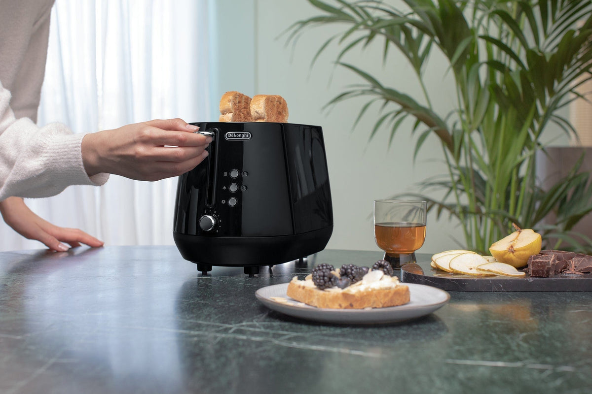 Delonghi TOASTER Delonghi Eclettica 2 Slice Toasters Bold Black CTY2103.BK