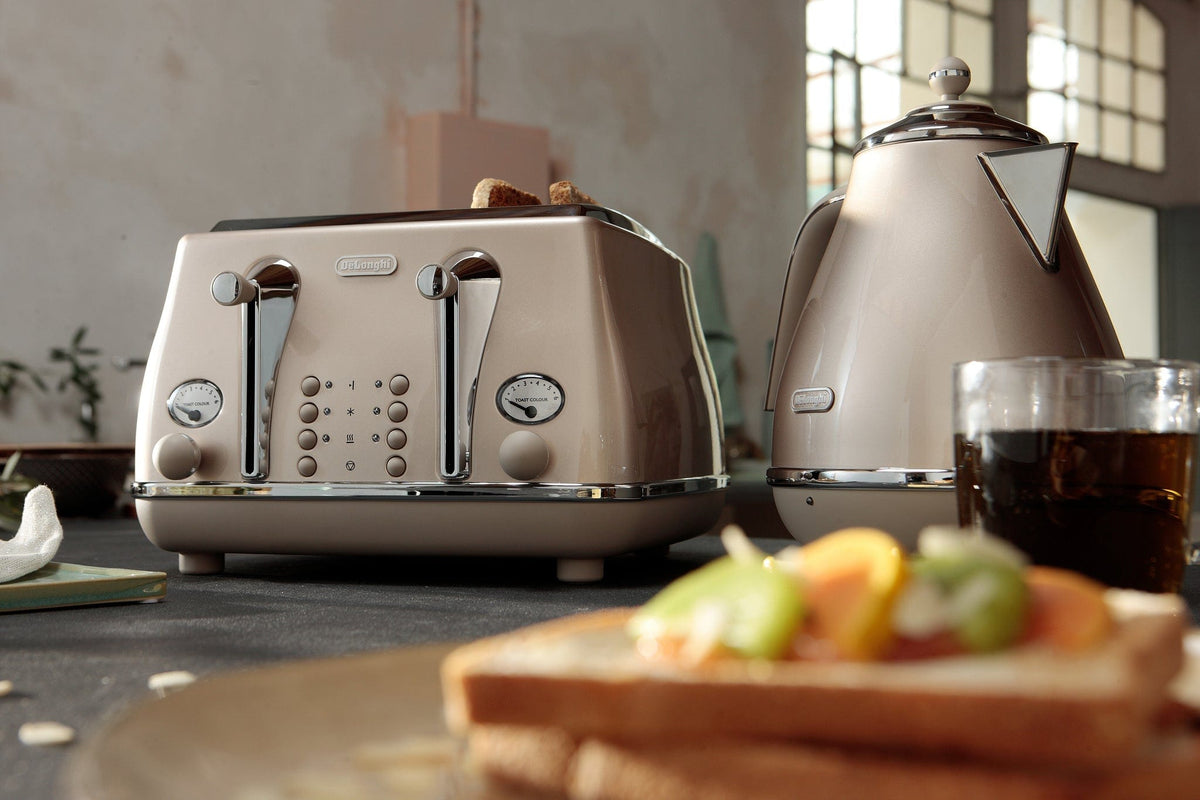 Delonghi TOASTER Delonghi Icona Metallics 4 Slice Toaster, Beige CTOT4003.BG