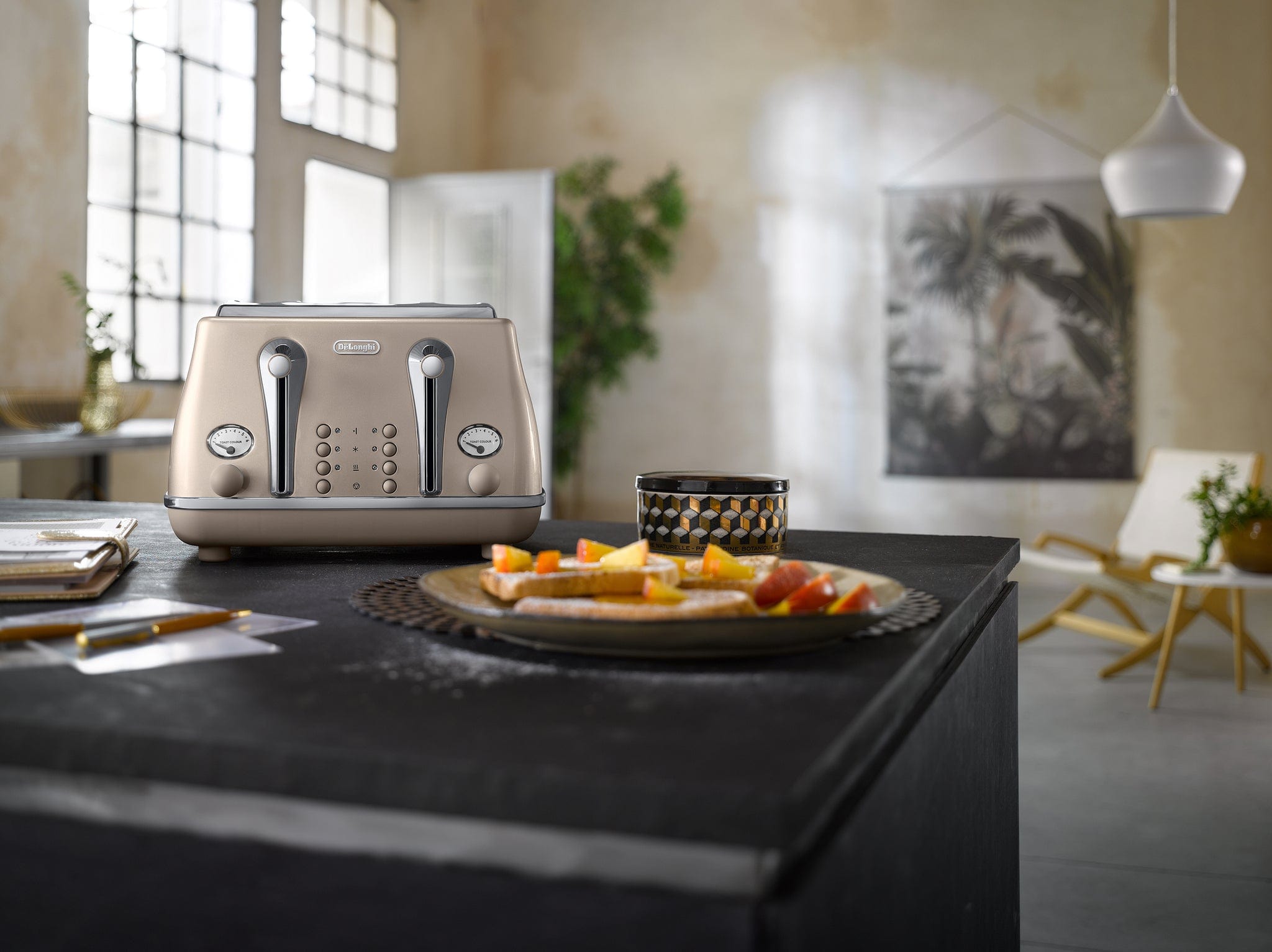 Delonghi TOASTER Delonghi Icona Metallics 4 Slice Toaster, Beige CTOT4003.BG