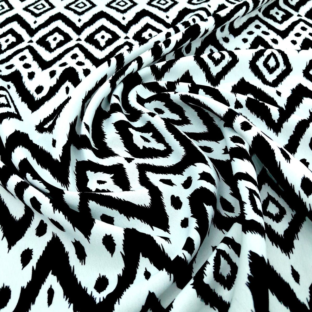 Printed Mini Matt MaXhosa Diamonds 140 cm