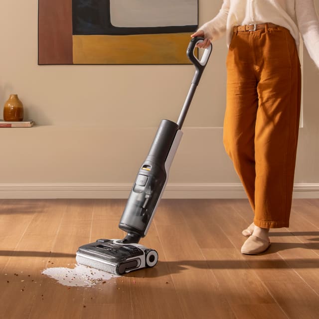 Roborock F25 ACE Smart Wet & Dry Floor Cleaner Black.