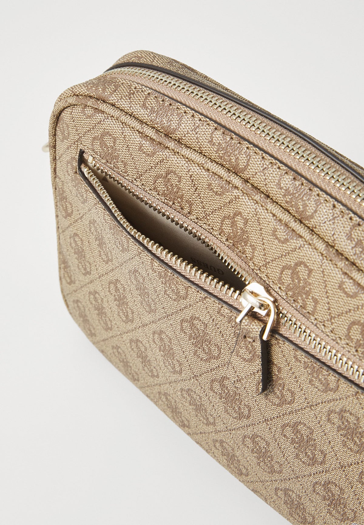 Guess Meridian 11 Camera Bag Crossbody Latte OS697414.