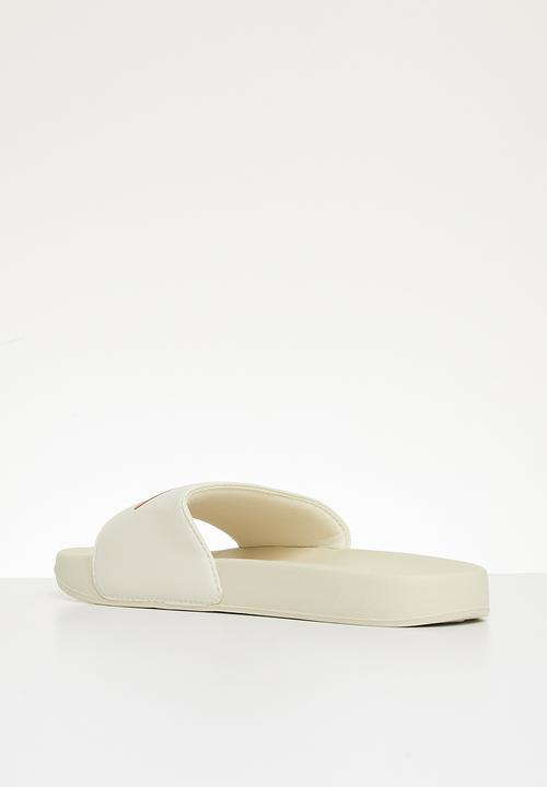 fila Fila Ladies Hillside Metallic Slide Gardenia (7398578978905)