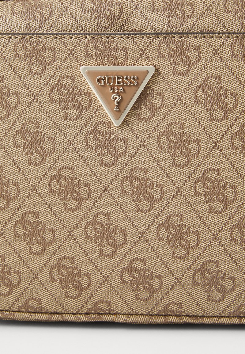 Guess Meridian 11 Camera Bag Crossbody Latte OS697414.