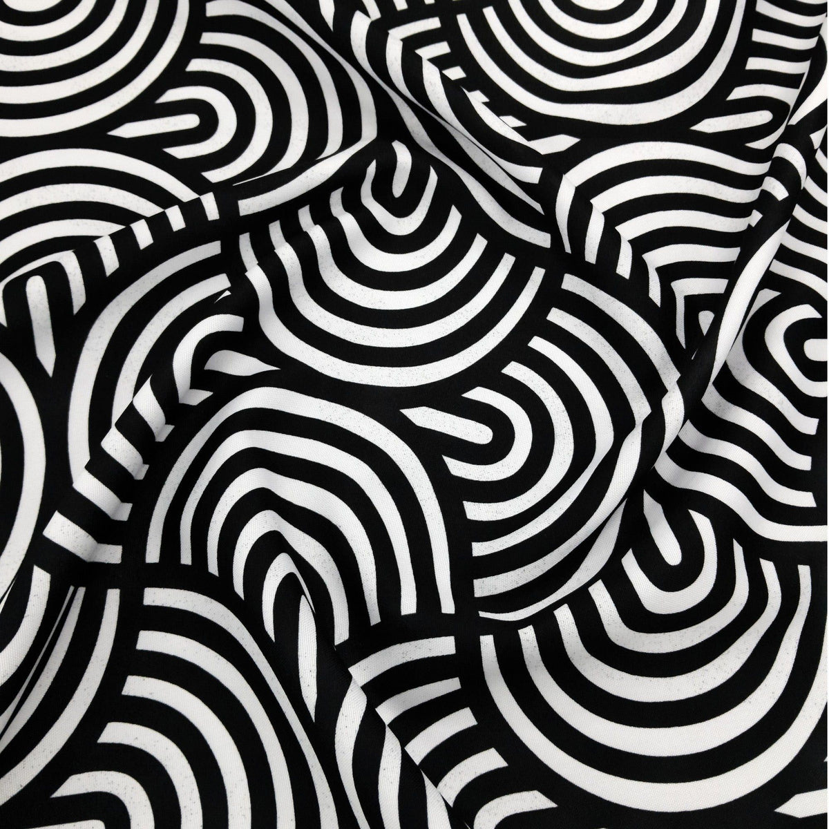 Printed Mini Matt Geometric Black/White 140 cm.