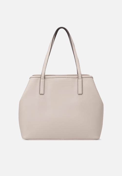 Guess Ladies Handbags Guess Portini Trap Tote - Beige