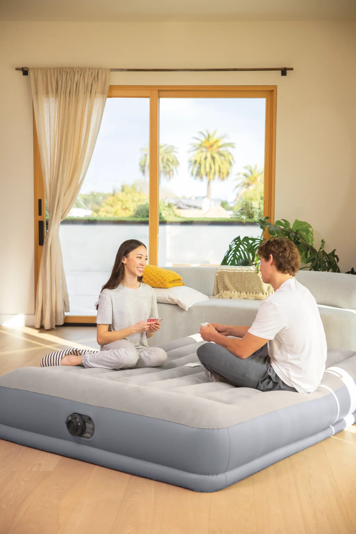 Intex Airbed Intex Queen Pillow Rest Mid-Rise Airbed Standard with Fibre-Technology™ and Built In Pump 1.52m x 2.03m x 30cm I30830