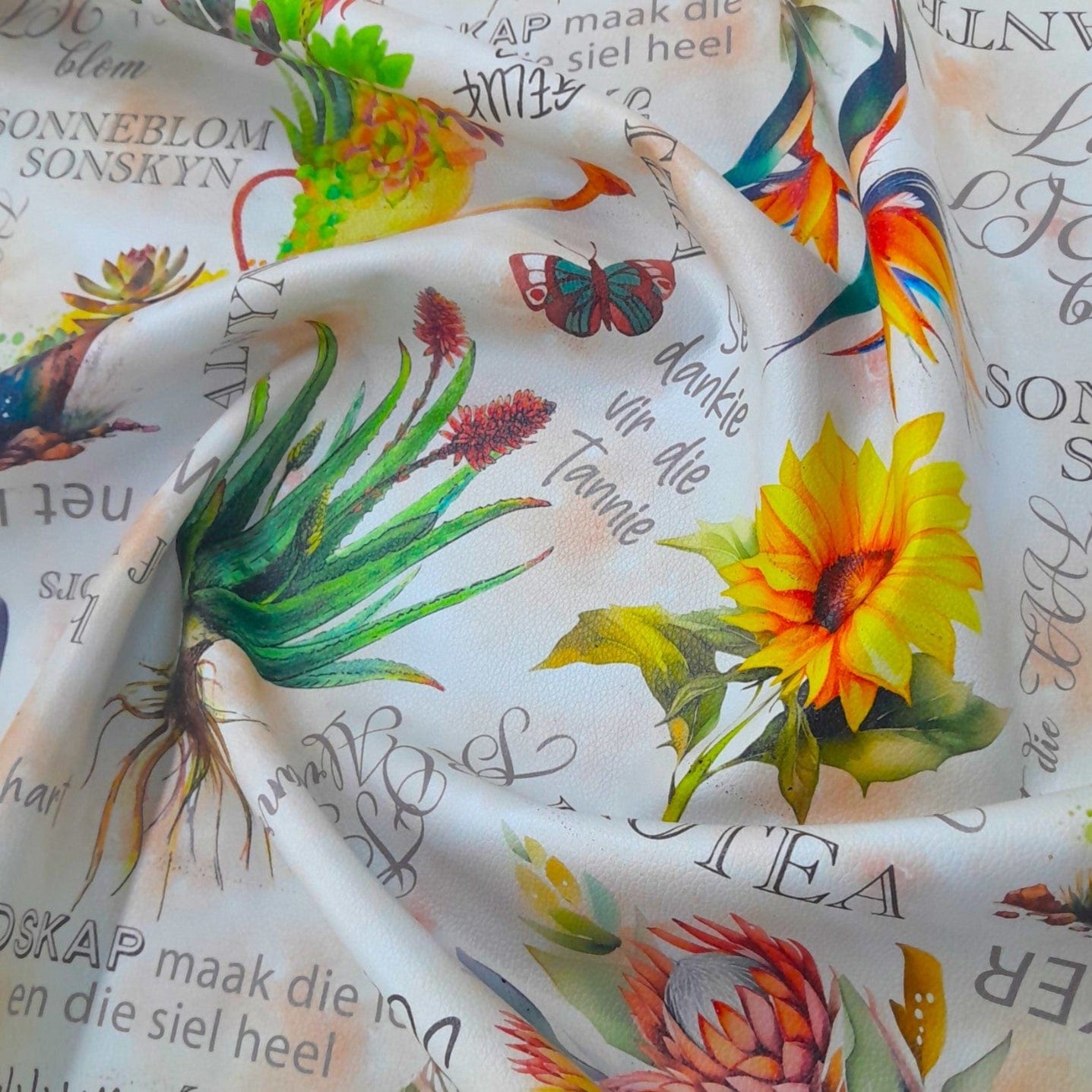 Loomcraft Fabrics Printed Vinyl Upholstery Printed Vinyl Blomme Afrikaans 145 cm