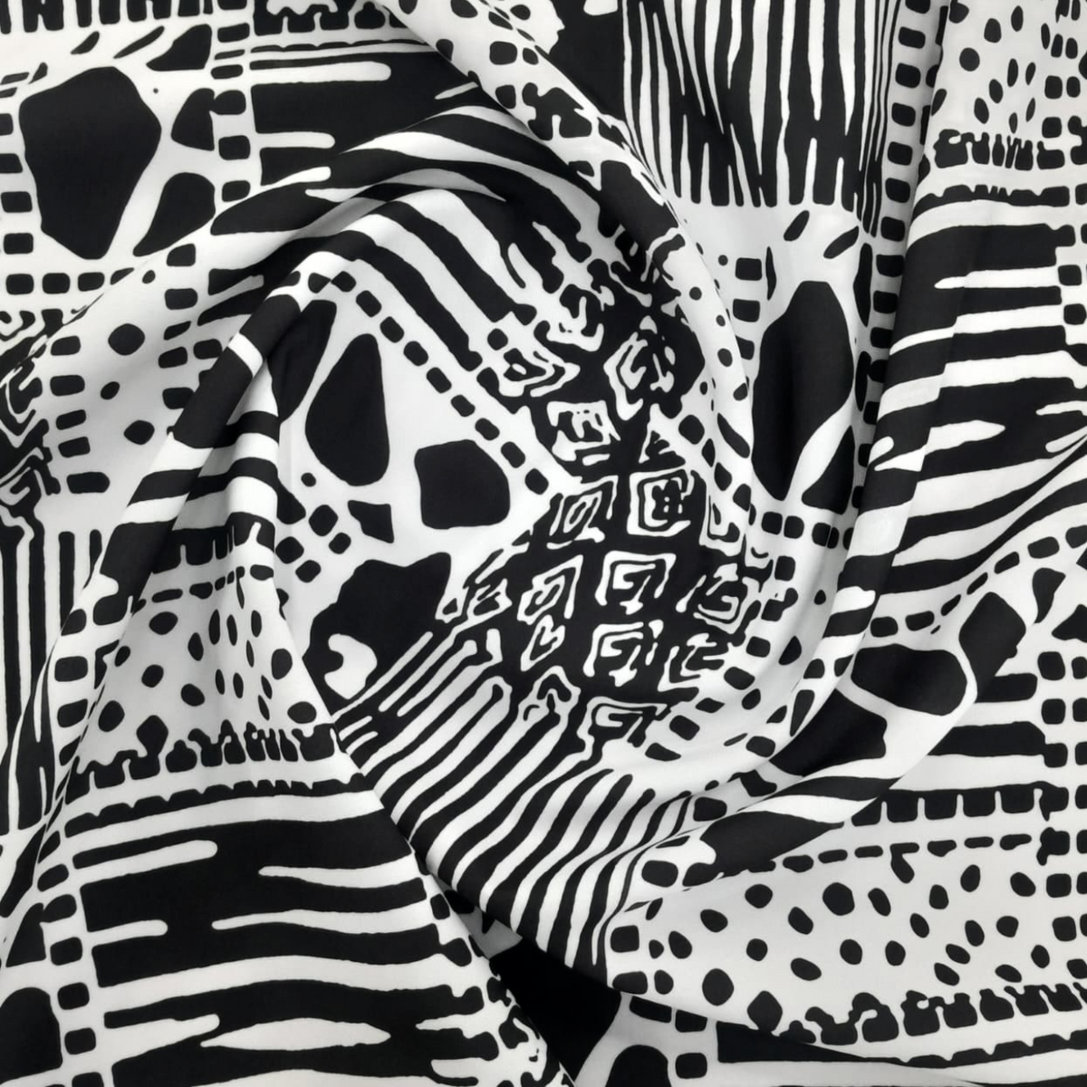 Fabric Printed Mini Matt Monochrome Maze 140 cm.