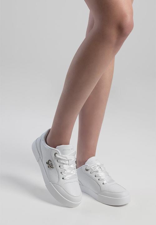 Sissy Boy Embossed Sneaker With Sb Hardware Plate on Side - White (8025715114073)